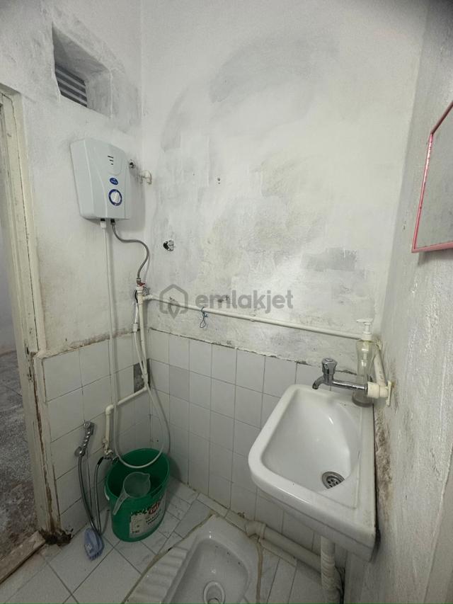 Balçova Eğitim Mahallesinde Ana Cadde Üzeri Satlık 1+1 Dükkan 4