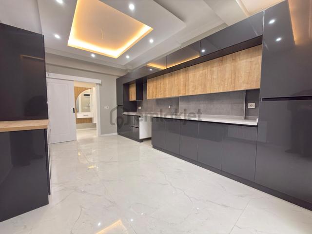 Cengiz Topel Mahallesi Site İçi 4+1 160 M2 5 Katlının Zemin Katı Sıfır Full 1