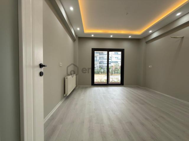 Cengiz Topel Mahallesi Site İçi 4+1 160 M2 5 Katlının Zemin Katı Sıfır Full 4