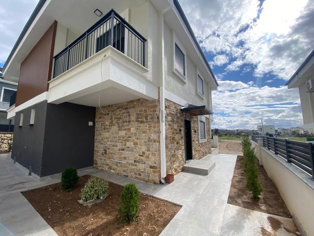 Hisar Mahallesinde Sıfır, Havuzlu, Site İçinde Satılık Villa 4