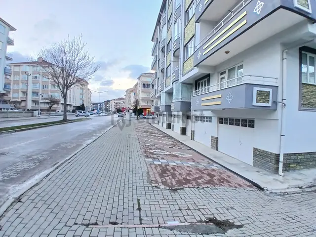 Akçay Emlak'tan Akşehir Koşuyolu Şok Market Yanında Tapulu Satılık Garaj 4