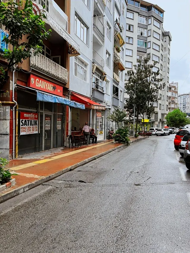 Araç Takasına Açık İlkadım Gebi Caddesinde Satılık Dükkan 4