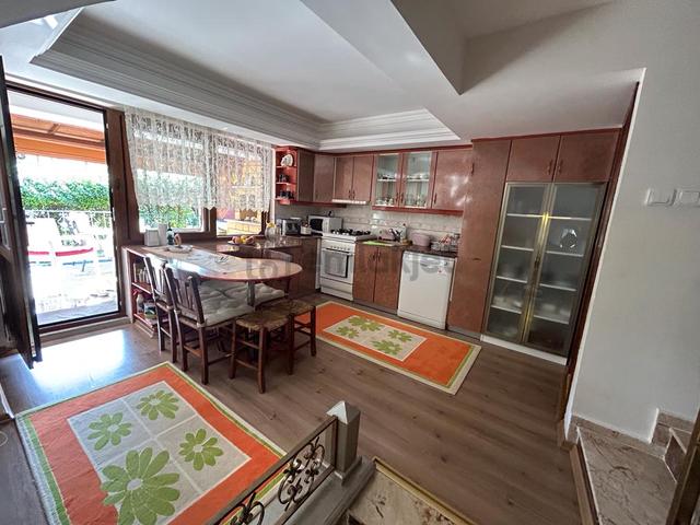 Kuşadası Davutlar Da Denize Yakın 5+1 Satılık Villa 3