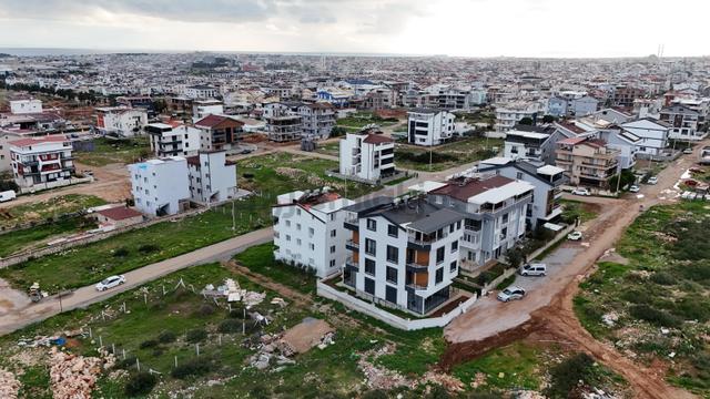 Didim Cumhuriyet Mahallesi’nde – Önü Hazine Arazisi, Yanı Park – 2+1 4