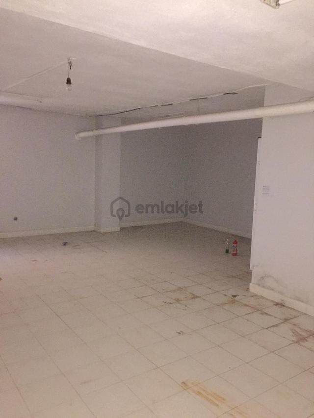 Maltepe'nin En İşlek Noktasında Köşe Başı Satılık Dükkan 4