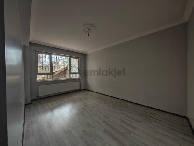 Hüseyingazi Göbek Dibi 3+1 Yapılı Asansörlü Satılık Daire !!! 1