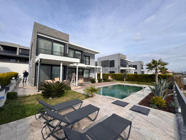 Muhteşem Lüks Deniz Manzaralı Önü Kapanmaz Villa 4