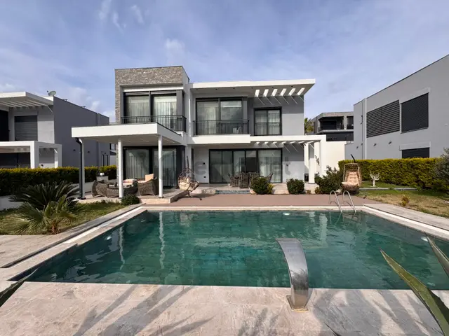 Muhteşem Lüks Deniz Manzaralı Önü Kapanmaz Villa 3