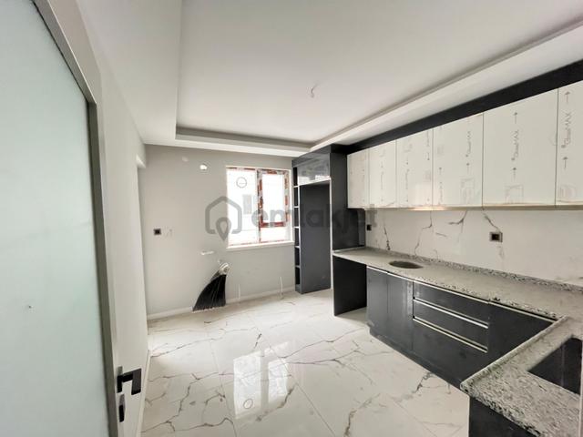 Kent'ten Neşetertaş Caddesi Cadde Üzerinde Teras Balkonlu 3+1 Daire *** 3