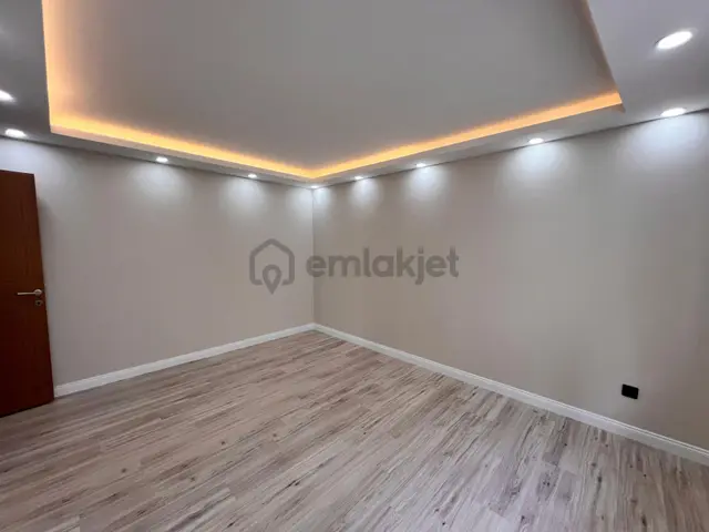Kaçmaz'dan İdealtepe Sahilde Nezih Sokakta Marmaraya Yakın 4+1 4