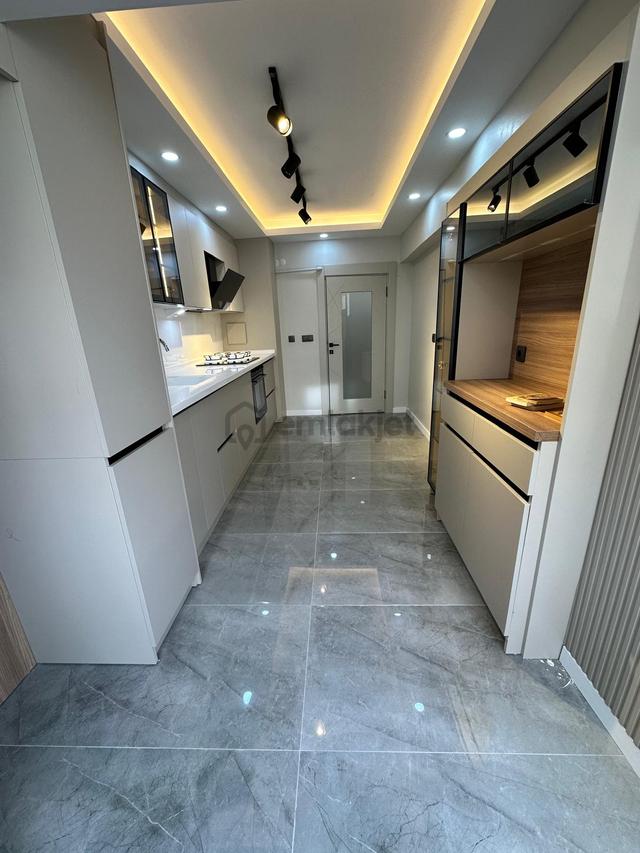 İstasyon Mahallesinde Geniş M2 Lüks Yapılı 3+1 Satılık Daire 3
