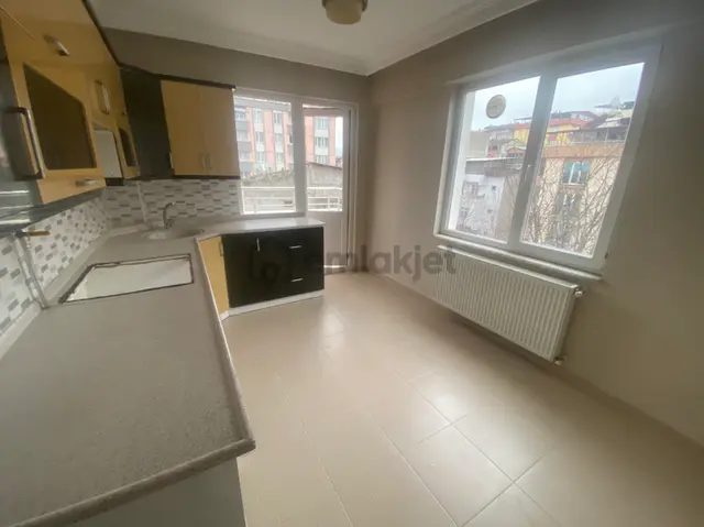 Furkan Emlak’tan İlyasköy Mah. 3+1 5.kat Arakat 130m2 Çift Balkonlu 12 Yıllık Fırsat Daire 5