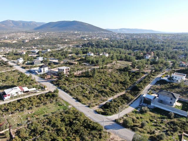 Didim Seyrantepe'de Satılık İmarlı Villa Arsası Göl Manzalı 2