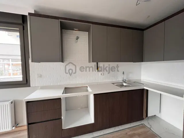 Kaçmaz'dan K.yalı Da Sıfır E'5 Metroya Yakın Ön Köşe 2+1 Daire 3