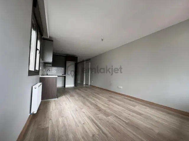 Kaçmaz'dan K.yalı Da Sıfır E'5 Metroya Yakın Ön Köşe 2+1 Daire 1