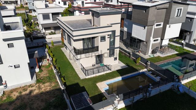 İzmir Seferihisar Doğanbey'de Bağımsız Havuzlu Geniş Bahçeli Satılık 3+1 Villa 5