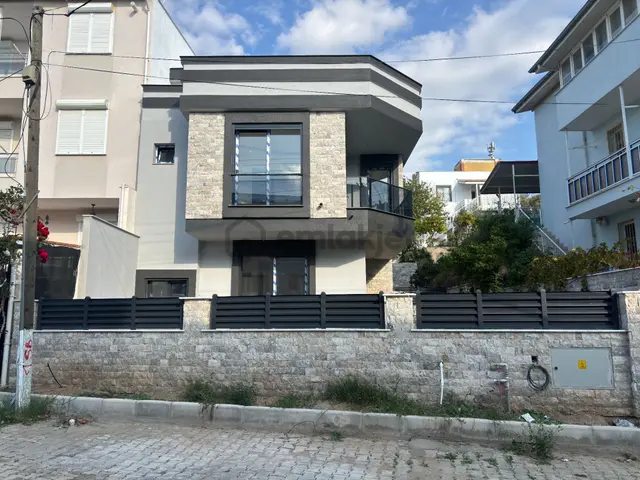 İzmir Seferihisar Ürkmez’de Denize 600 Metre Satılık 2+1 Villa 3