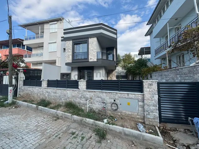İzmir Seferihisar Ürkmez’de Denize 600 Metre Satılık 2+1 Villa 2
