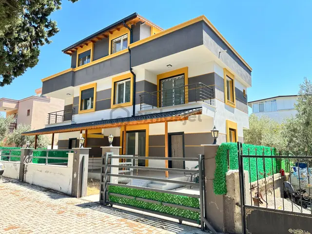 İzmir Seferihisar Doğanbey'de Plaja 650m Geniş Bahçeli Ferah Satılık 3+1 Villa 2