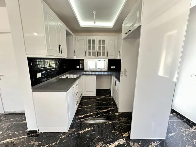 İzmir Seferihisar Doğanbey'de Plaja 650m Geniş Bahçeli Ferah Satılık 3+1 Villa 1