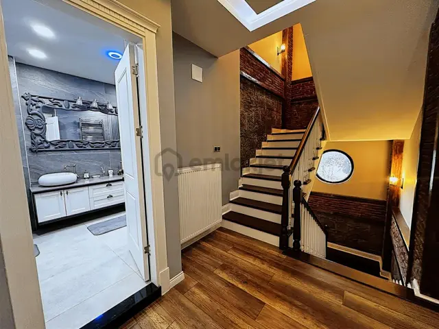 Alan Emlak; 617 M2 Arsa İç. Havuzlu, Teraslı, Yüksek Duvarla Ç. 3
