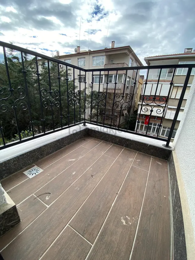 Kaçmaz'dan Ön Cephe Minibüse Yakın Ara Kat Ferah 2+1 Daire 4