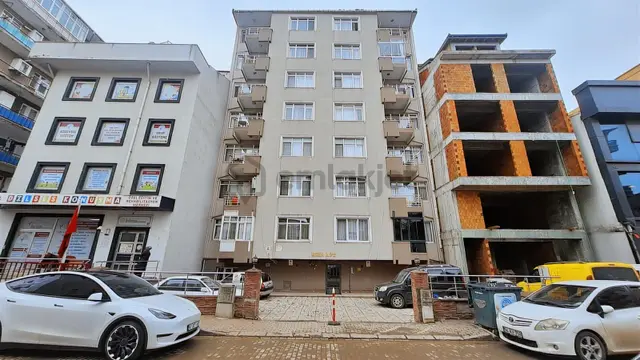 İzmit Merkezde Full Eşyalı 3+1 Arakat Kiralık Daire 1