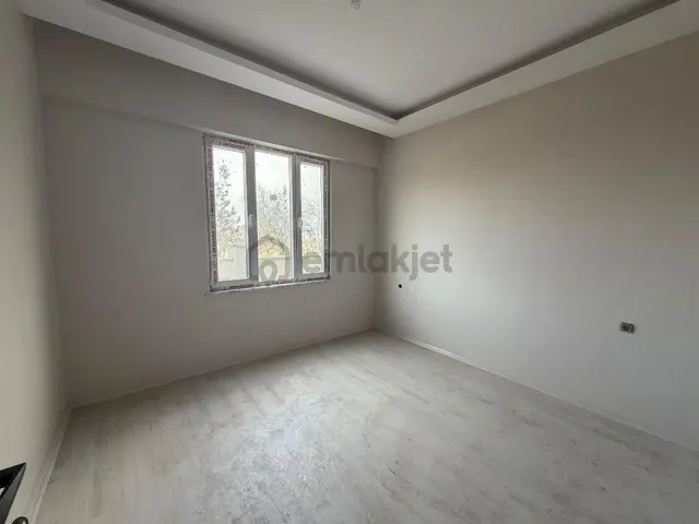 Göktürk Mah 2+1 Yerden Isıtma Giriş Kat Daire 5