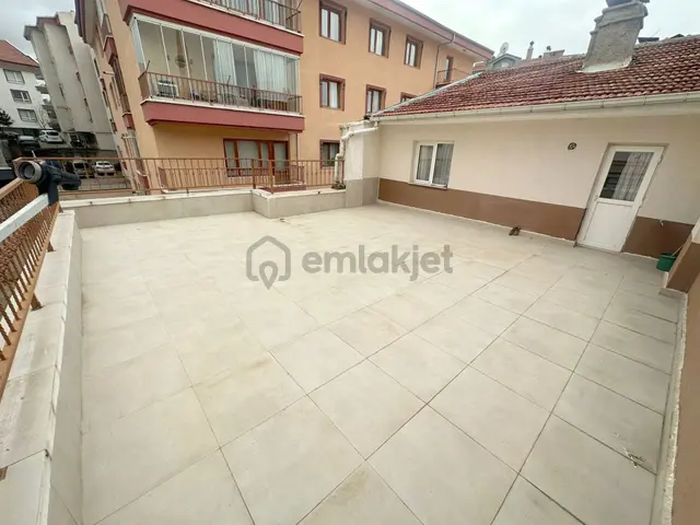 Şafak'tan Kuşcağız Göbek'te Cadde Üzeri 5+1 Açık Teraslı Güney! 3