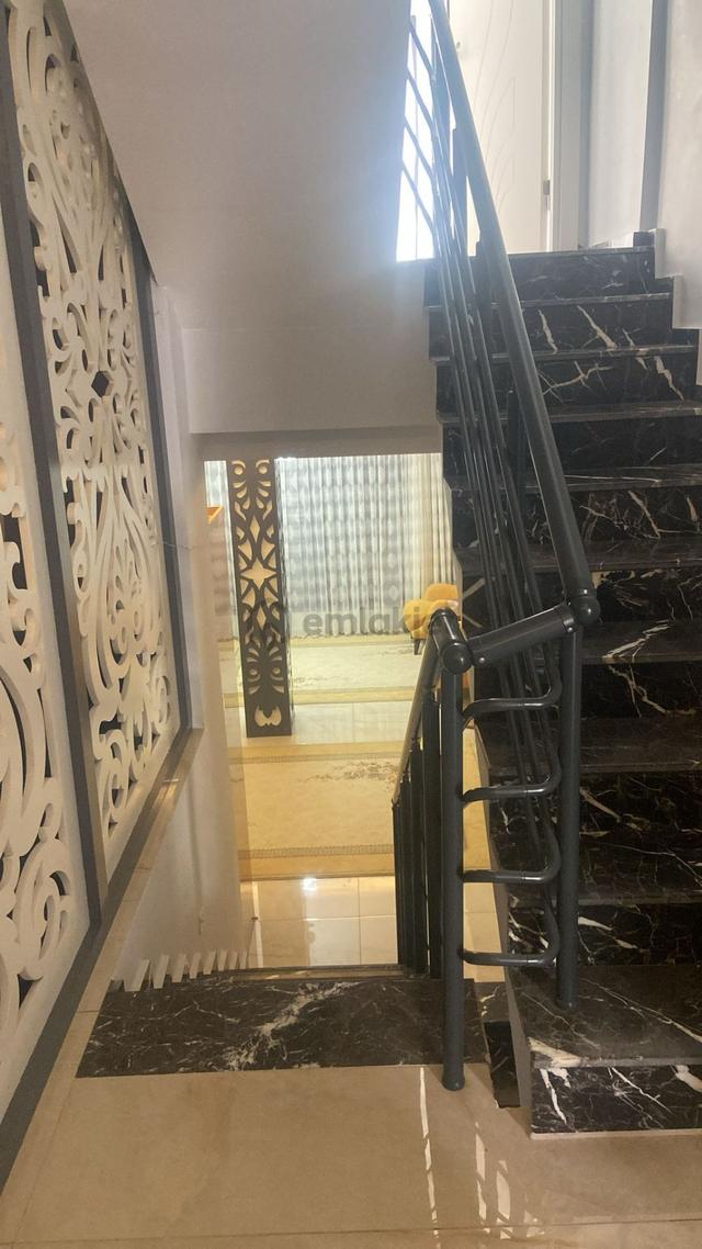 Kuşadası Yılancıburnunda Denize500metre Full Deniz Manzaralı 6+1 Satılık Villa 3