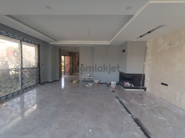 Kuşadası Sahil Sitelerinde Denize Yürüme Yürüme Mesafesinde 4+1 Satılıkfırsat Villla 1