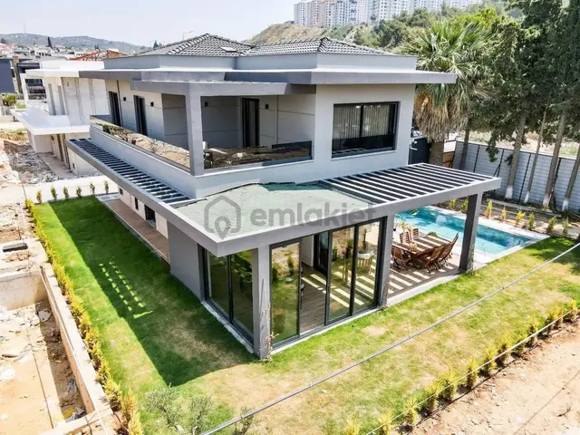 Kuşadası Merkezde Satılık 4+1 6+1 Vtiplla 2