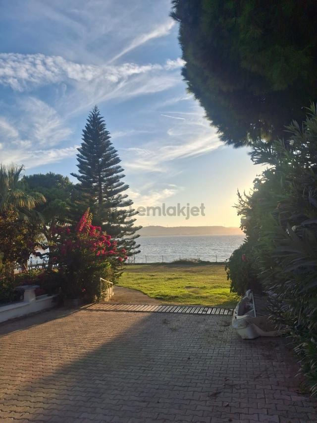 Ardıç Denize Sıfır Özel Plajlı Sitede Denize Sıfır Köşe Villa 3