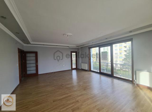 Başakşehir 1. Etapta Cadde Üzeri Kiralık İşyeri 160 M2 Daire 4