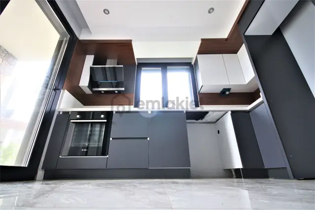 Burhaniye Pelitköy'de Aygülden Denize Sıfır Nezih Site İçi Havuzlu Bahçe Kullanımlı 2+1satılık Daire 3