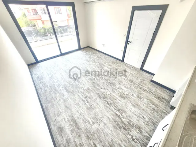 Burhaniye'de Aygül'den Kaçırılmayacak Sıfır Kat Cephe Seçenekleriyle Çift Balkonlu 1+1 Satılık Daire 3