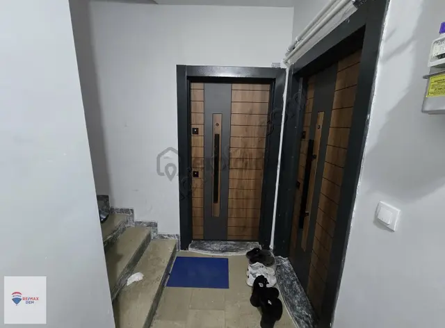 Remax Dem'den Halitpaşa Mah.yerden Isıt.full Eşyalı 1+1kiracılı 3