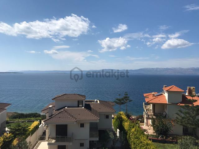 Fenerburnu'nda Muhteşem Deniz Manzaralı 300 M2 Arsa İçinde 5+2 Satılık Villa