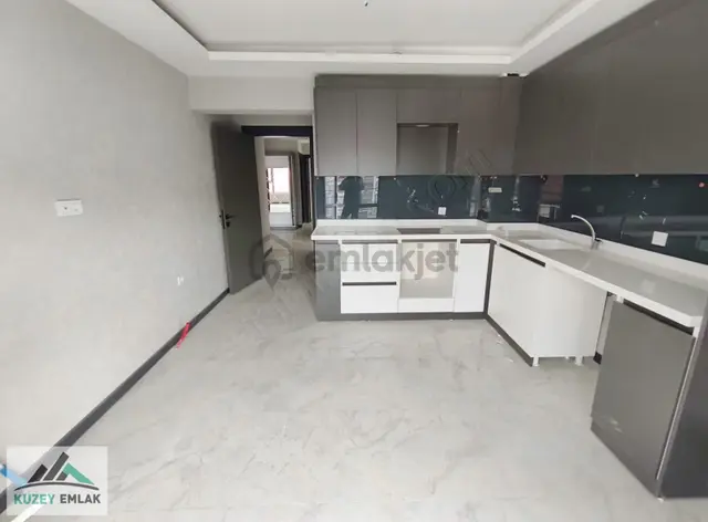 Kuzey Emlak'tan Caddeye Ulaşıma Yakın Full Yapılı 3+1 Daire 1