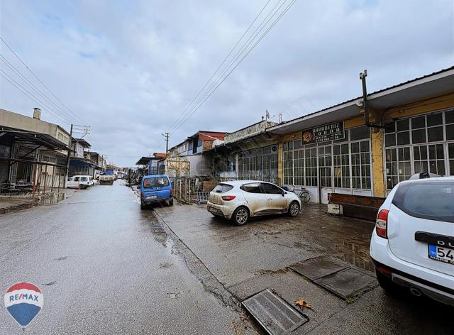 Remax Mavi'den Arifiye Dörtyol Sanayi'de Satılık Dükkan 3