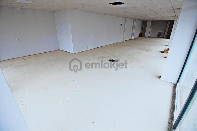 Gamze Emlak'tan Kıbrıs Caddesi'nde 320m² Köşe Başı Dükkan! 5