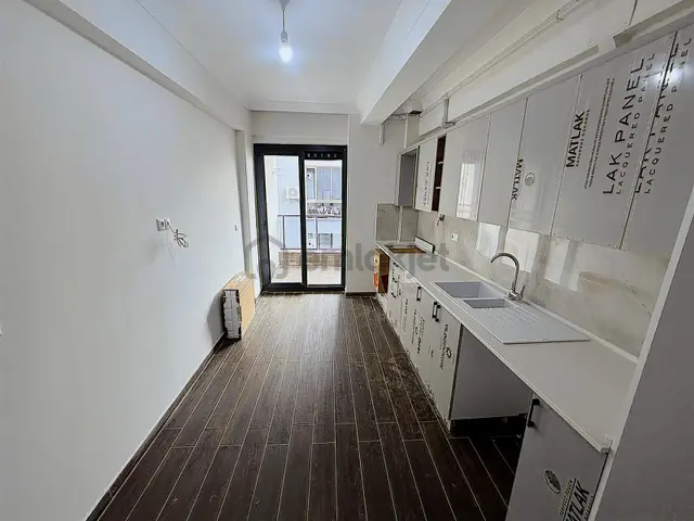 Akhisar Reşatbey Mh. Kiralık 2+1 Sıfır Lüx Arakat Daire 2