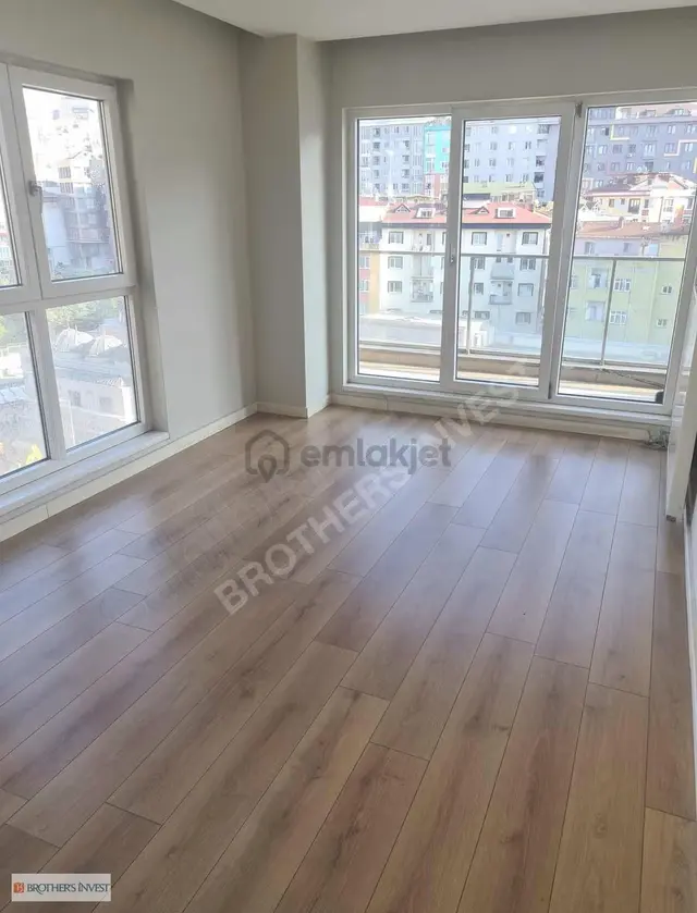 Brothers'tan Nef 11 Sitesinde Büyük Tip Boş Oturumluk 1+1 Daire 3