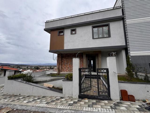 Gürede Emsalsiz Otoparklı Panoramik Manzaralı Villa 2
