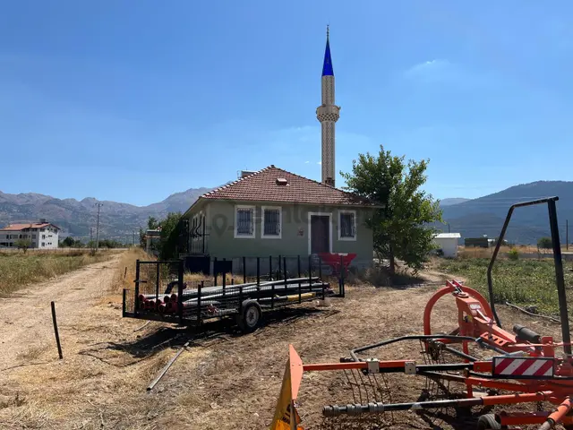Seki Yoluna 130 Metre Cepheli Arazi 3
