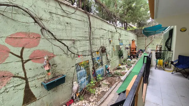 Kuşadası Merkezde, Çarşıya Yürüyüş Mesafesinde 3+1 Satılık Daire 2