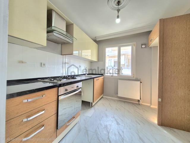 K.yaka Alaybey Merkezde D.gazlı Çift Cephe Köşe Bina 3+1 145m2 4