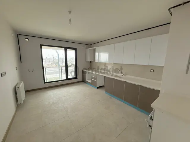 Göl Manzaralı 3+1 Kapalı Mutfak Kiralık Daire 3
