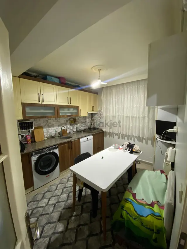 Bayrampaşa Muratpaşa 2+1 Bahçe Katı 10 Yıllık Asansörlü Krediye Uygun Asansörlü 2