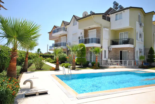 Kemer Kiriş'te Havuzlu Site İçerisinde Eşyalı Satılık 2+1 Daire